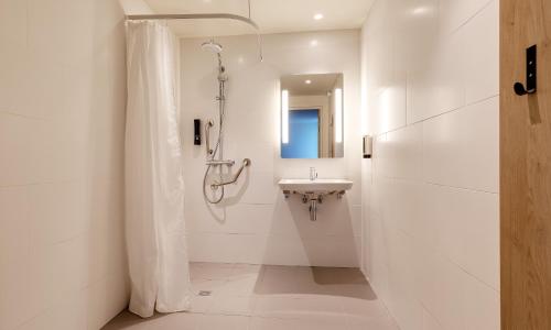 B&B HOTEL Lille Lillenium Eurasanté - photo 2